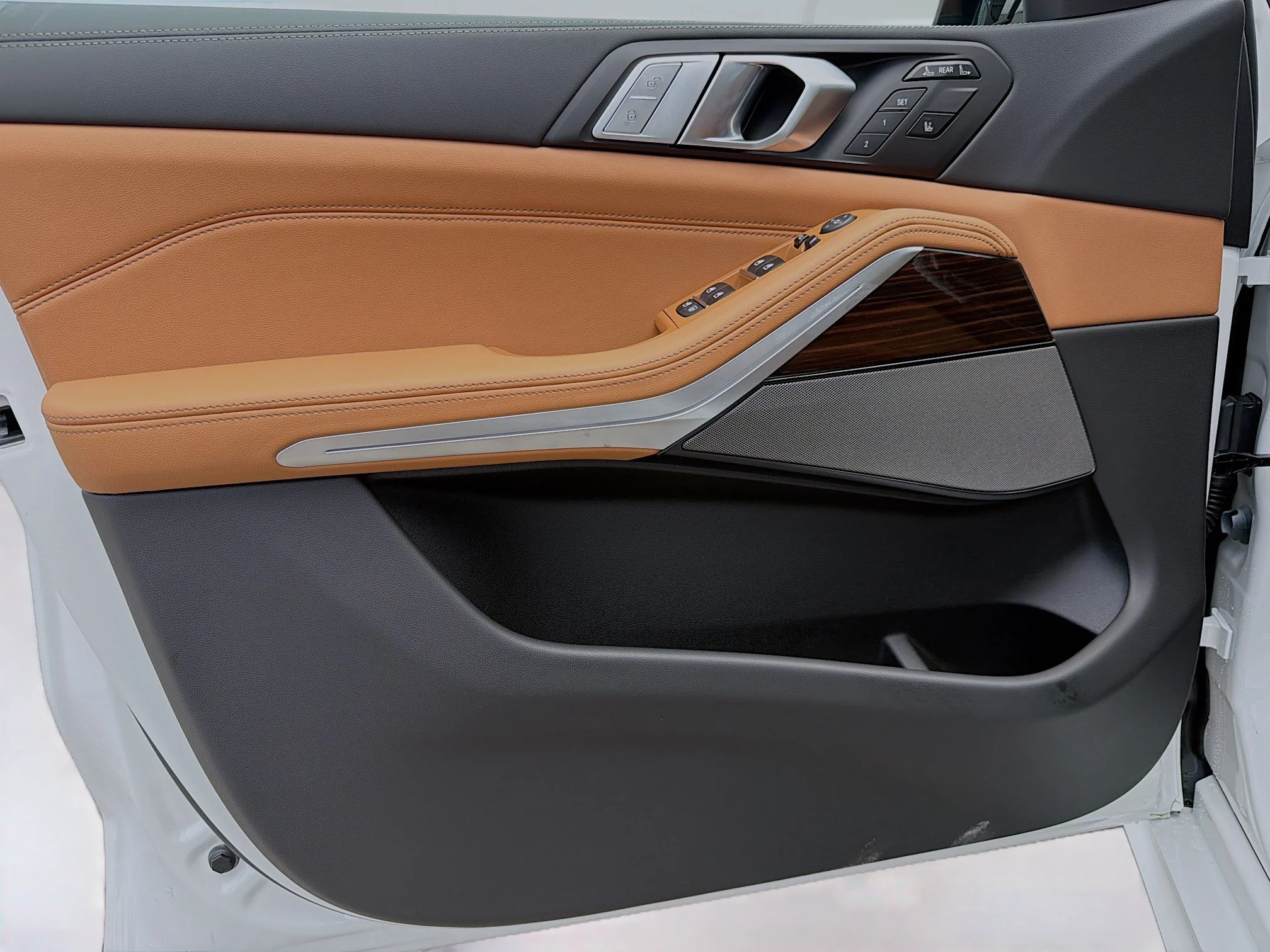 New 2027 Alpine White BMW xDrive40i image 23