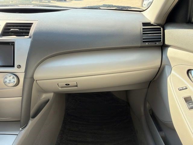 Used 2011 Super White Toyota LE image 21