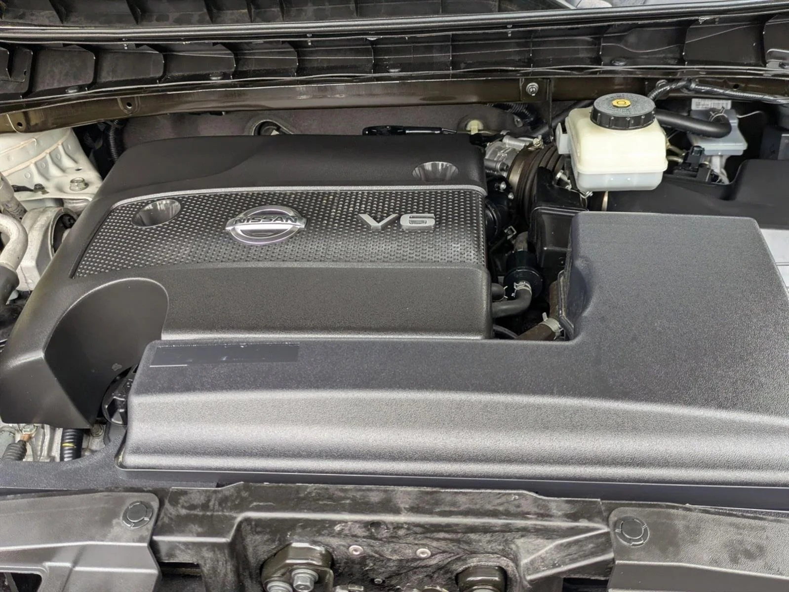 Used 2020 Pearl White Tricoat Nissan S image 21