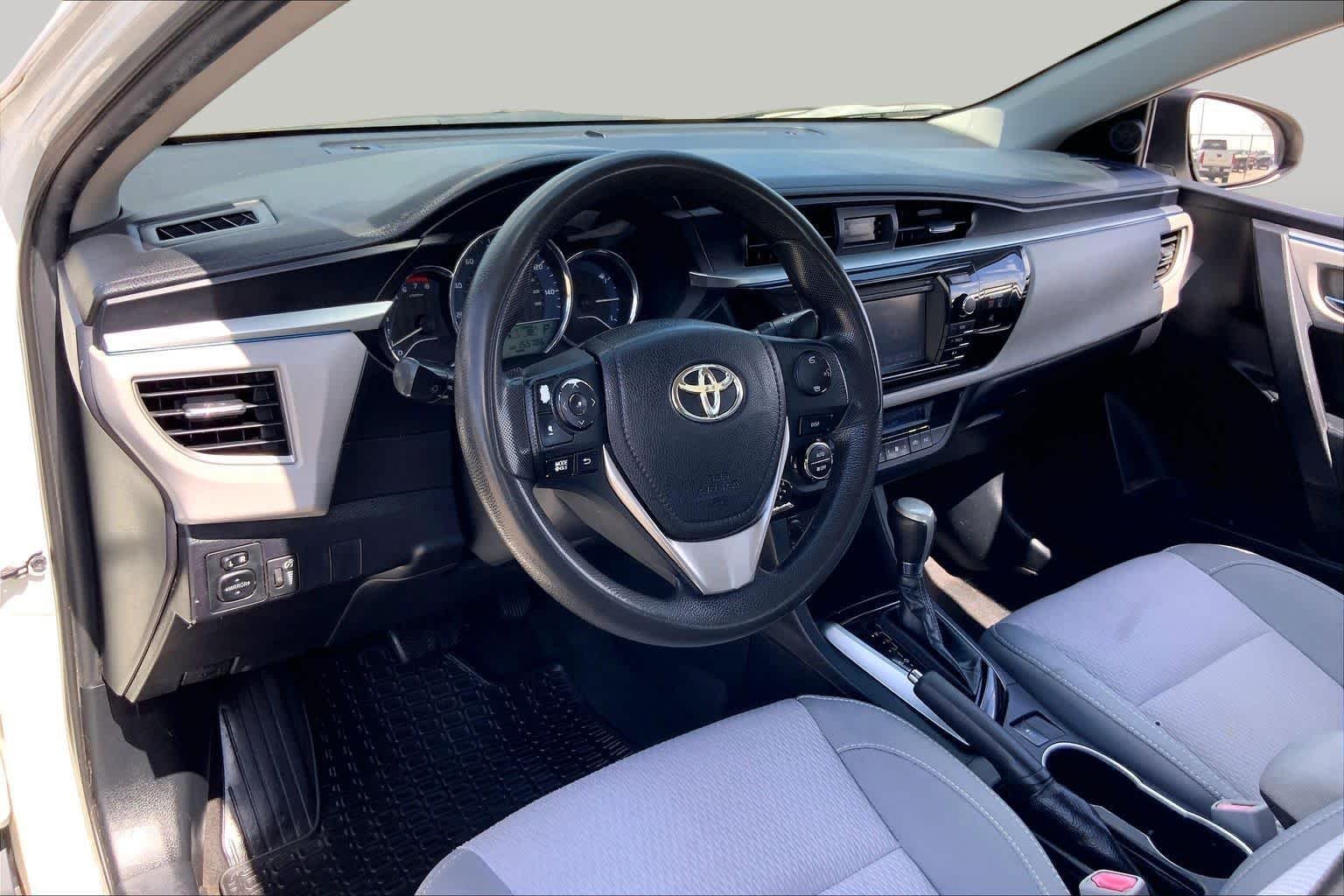 Used 2015 Super White Toyota LE image 17