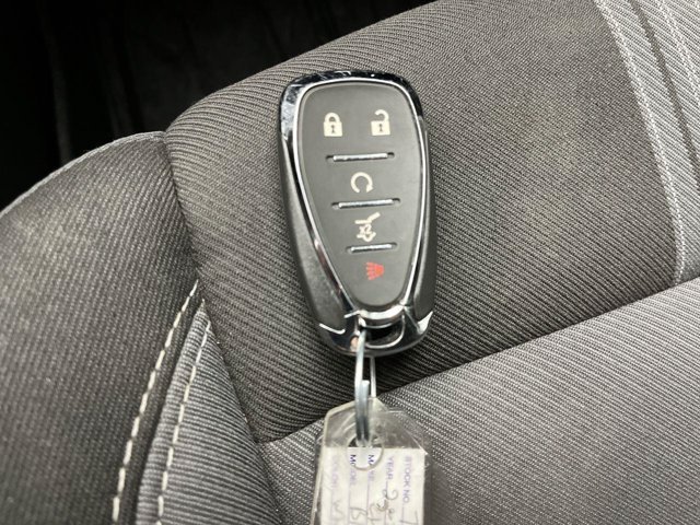 Used 2023 Summit White Chevrolet LT image 29