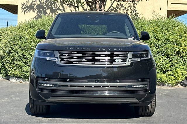 New 2027 Santorini Black Land Rover SE image 8