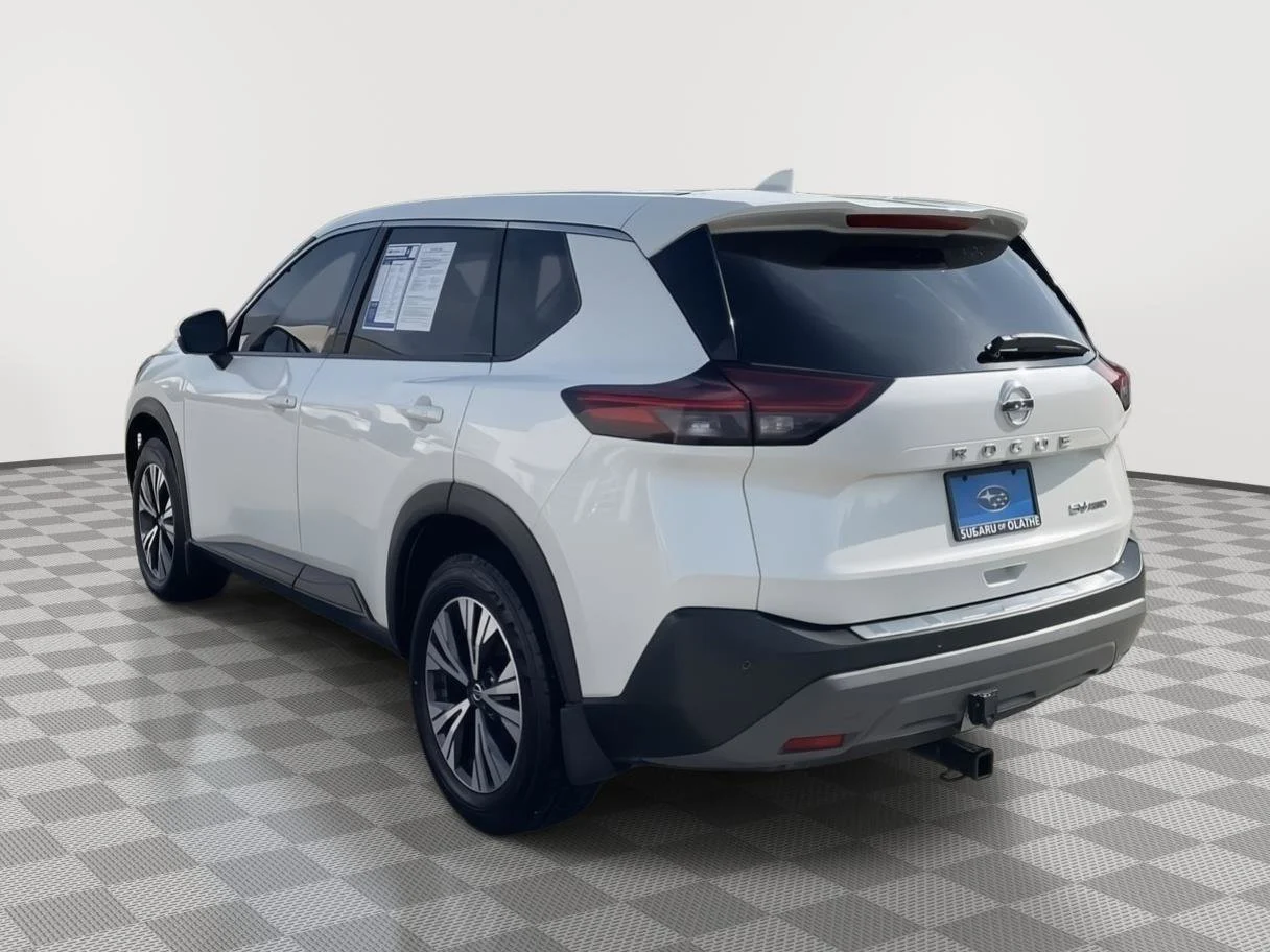 Used 2021 Pearl White Tricoat Nissan SV image 10