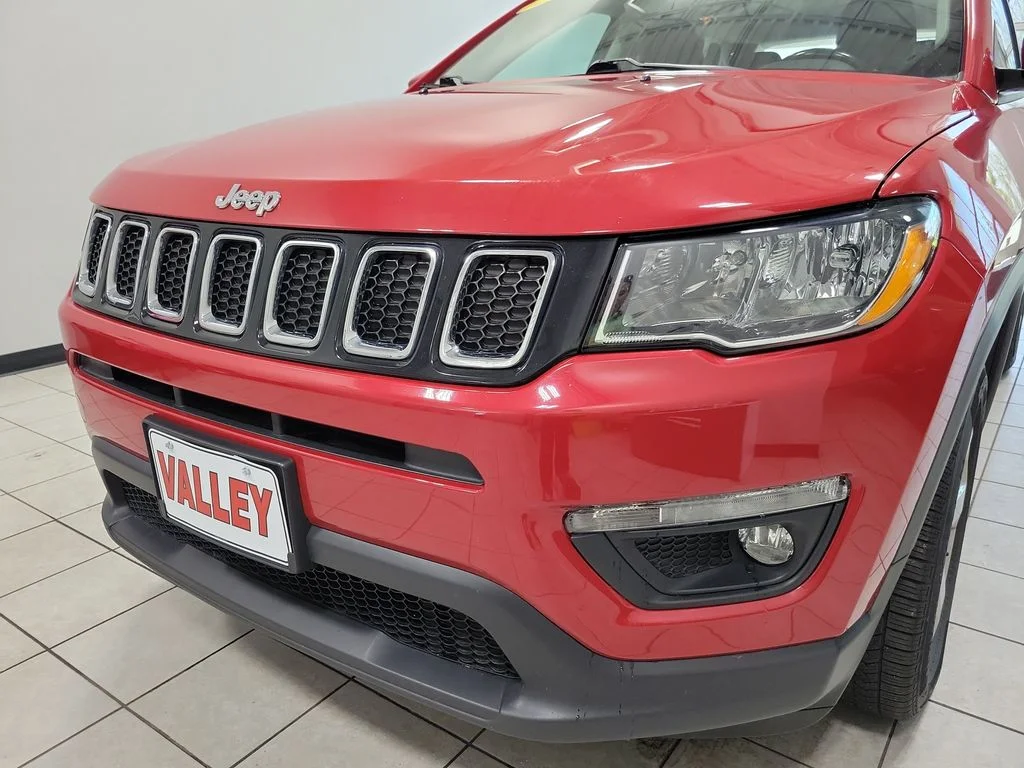Used 2019 Red Jeep Latitude image 15