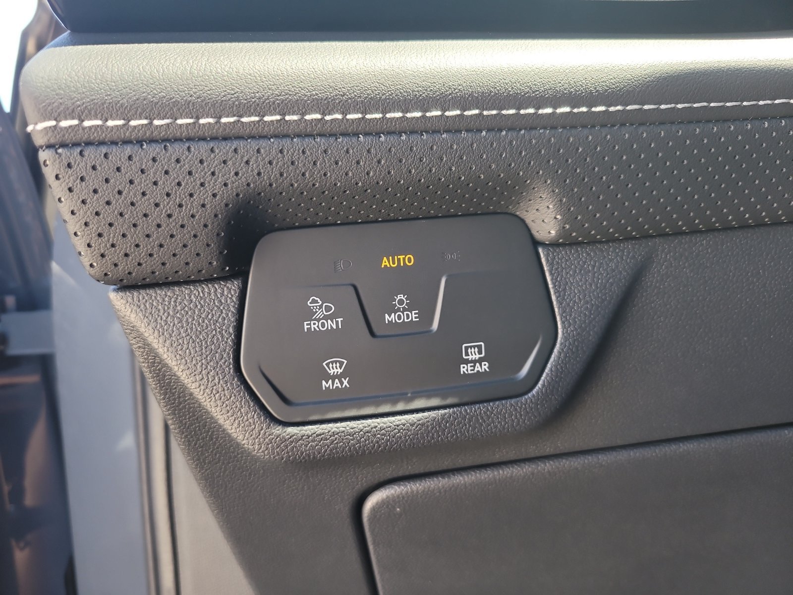 New 2026 Pure Gray Volkswagen 2.0T SE W/TECHNOLOGY image 30