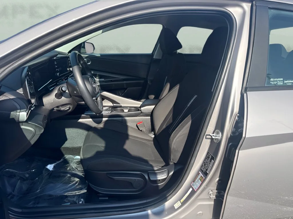 Used 2021 Silver Hyundai SEL image 9