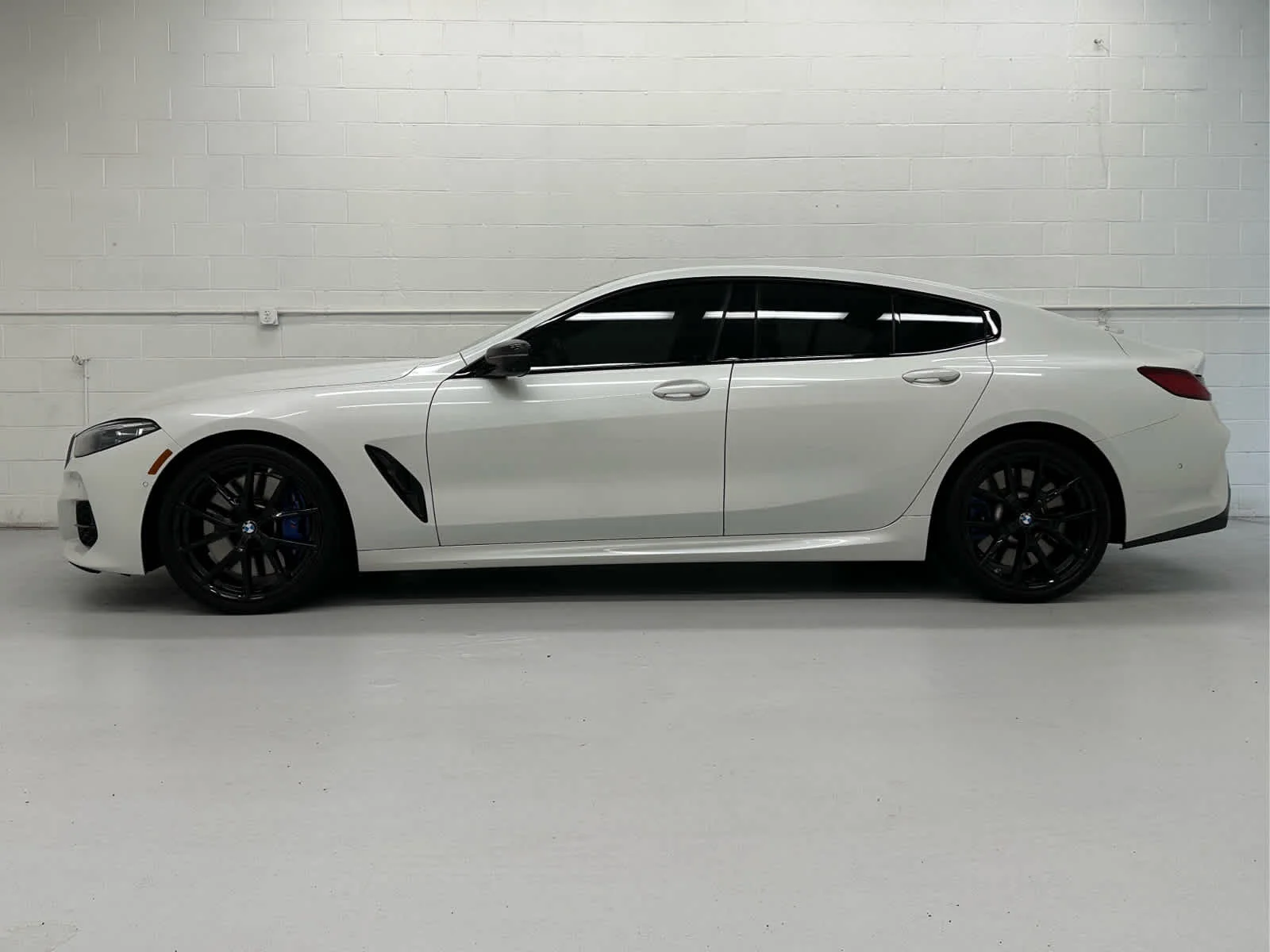 Used 2022 Mineral White Metallic BMW M850i image 3