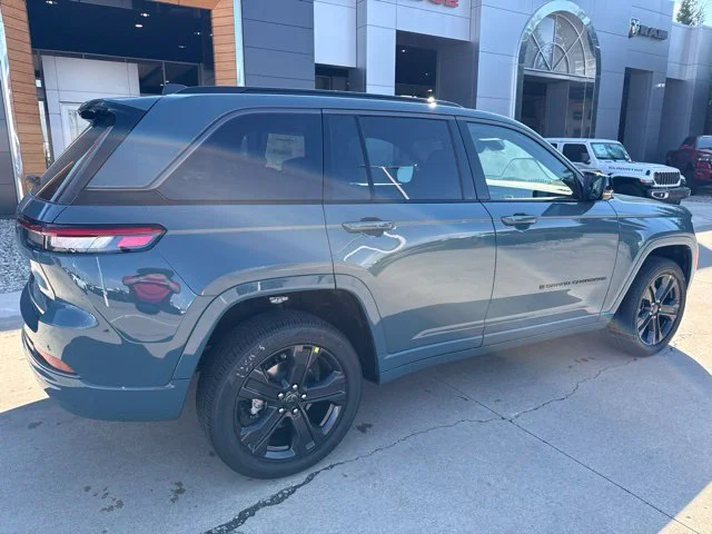 New 2027 Gray Jeep Limited Reserve image 3