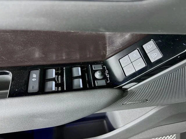 Certified Used 2026  Land Rover Dynamic SE image 20