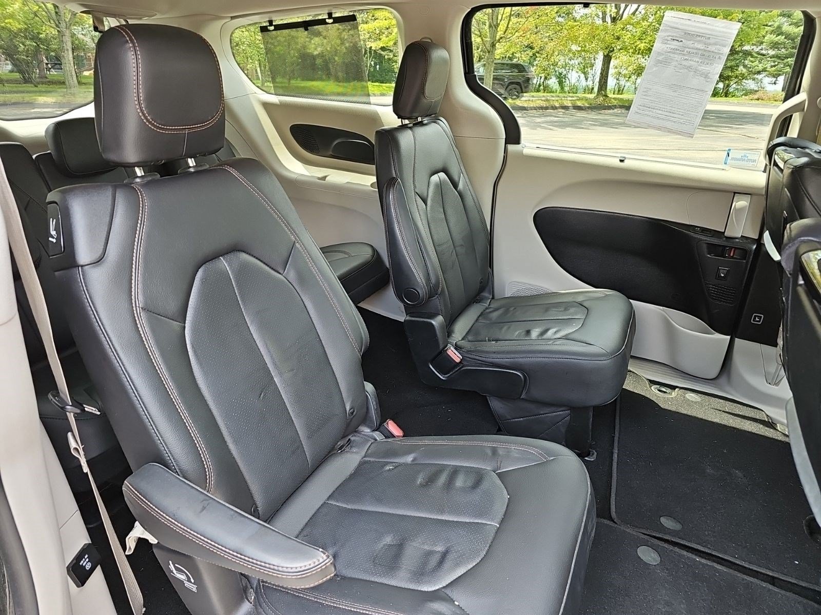 Used 2019 Granite Crystal Metallic Clearcoat Chrysler Touring L Plus image 15
