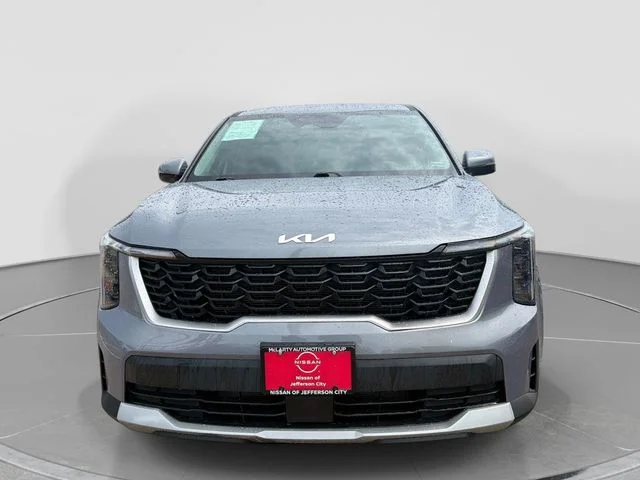 Used 2024 Silver Kia LX image 9