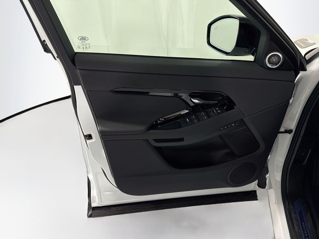 New 2026 Fuji White Land Rover Hoxton Edition image 26