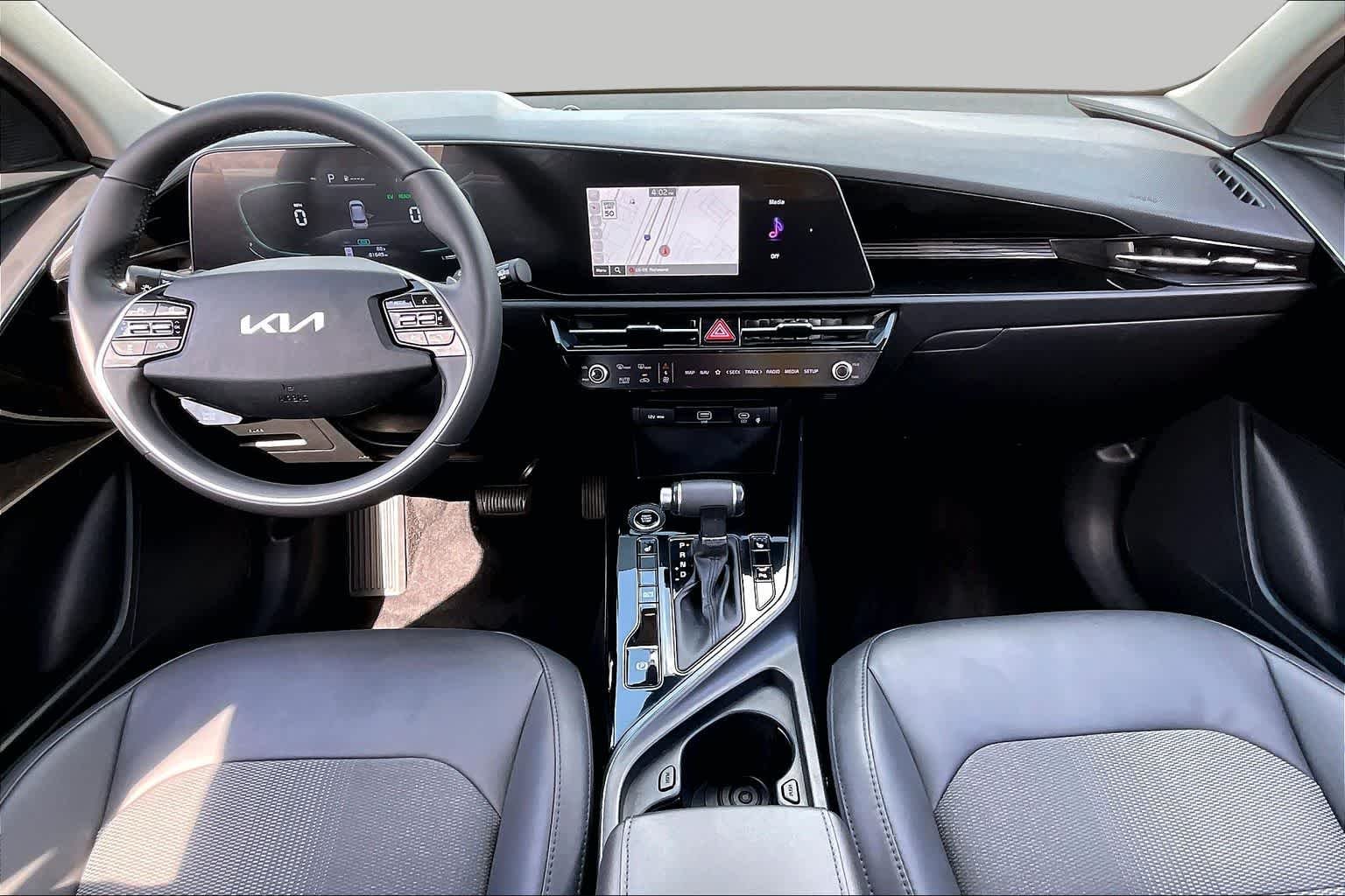 Used 2023 Cityscape Green Kia EX image 28