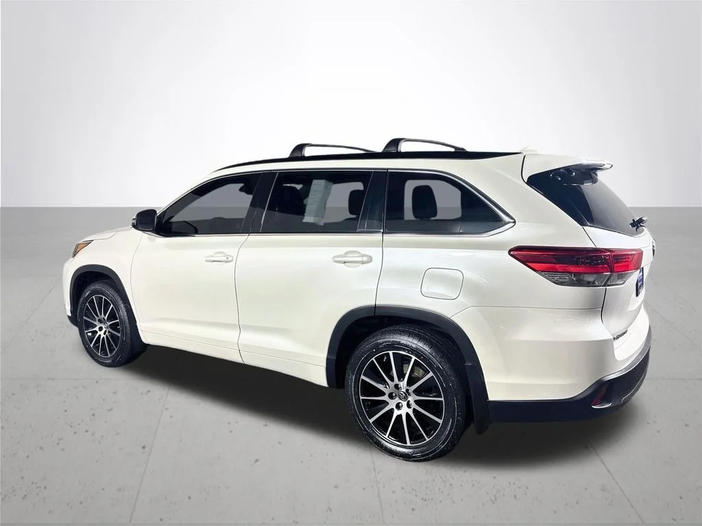 Used 2017 White Toyota SE image 8