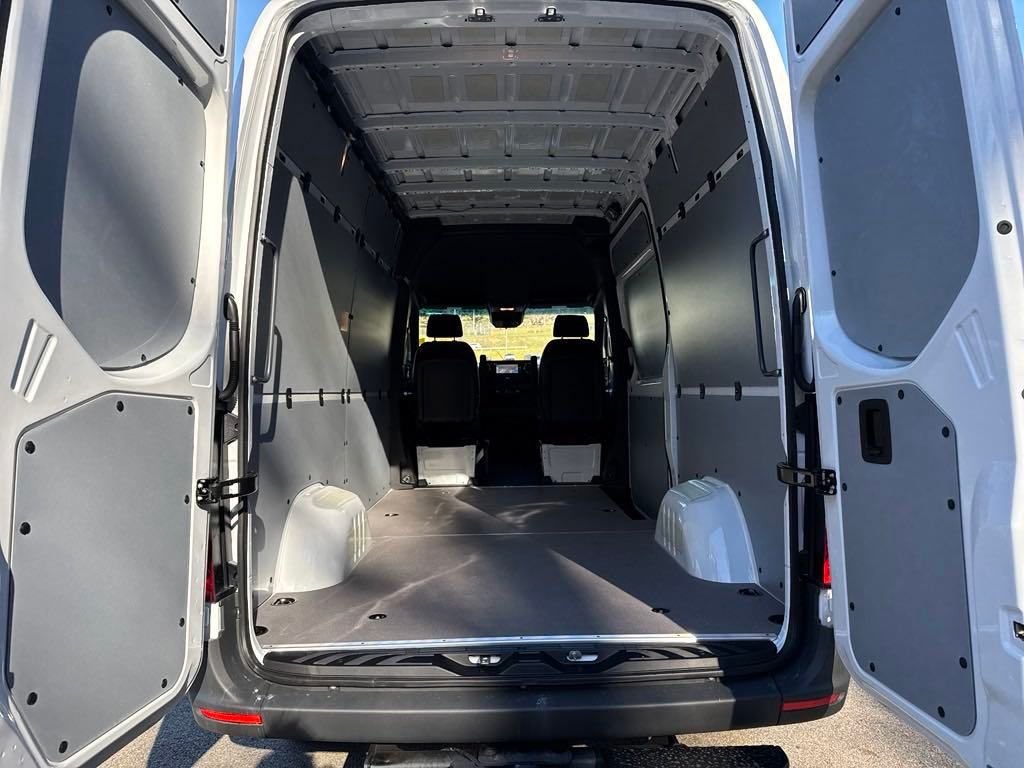 Used 2025 White Mercedes-Benz Cargo 144 WB image 23