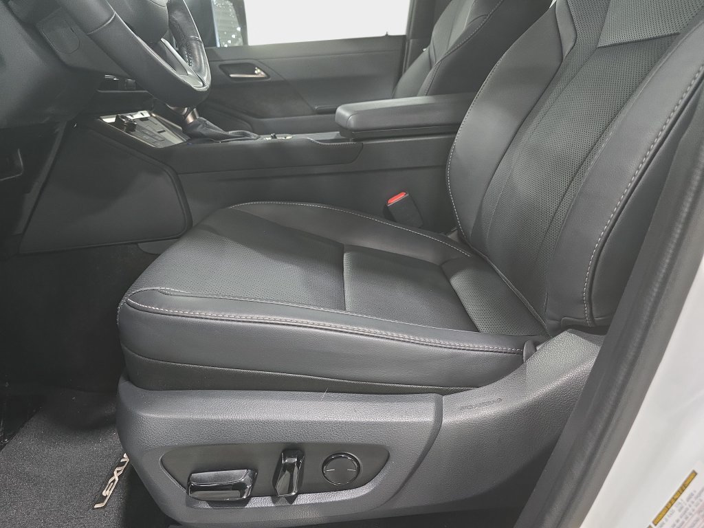 Used 2025 White Pearl Lexus 550 Premium+ image 21