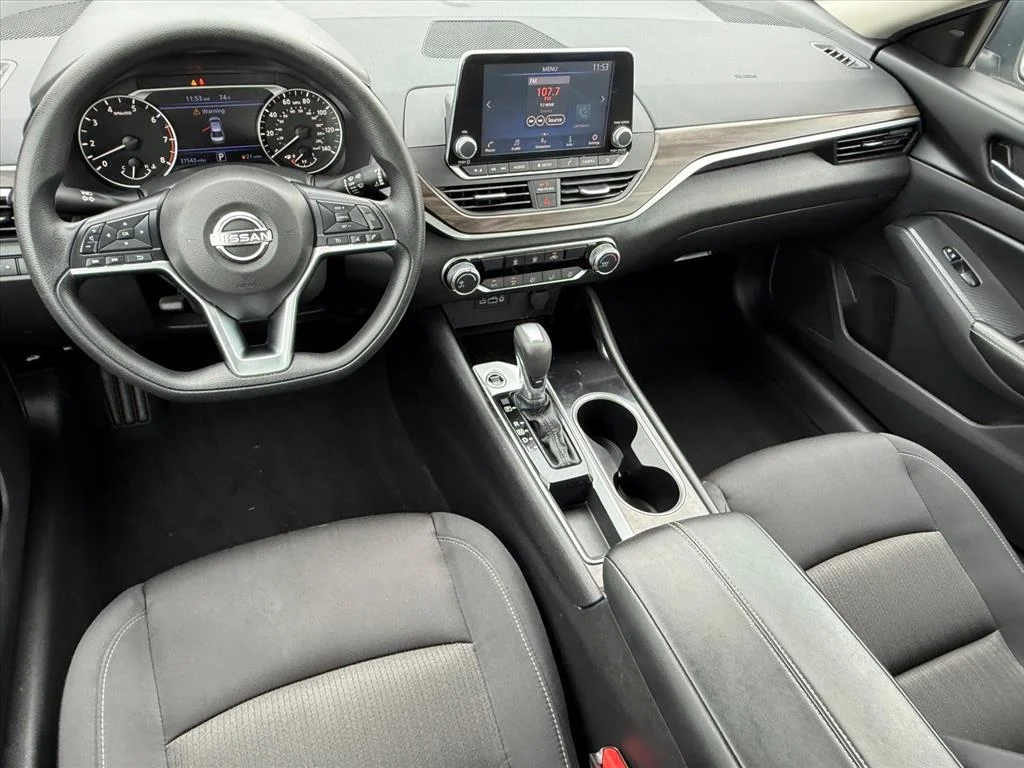 Used 2024 Silver Nissan 2.5 SV image 12