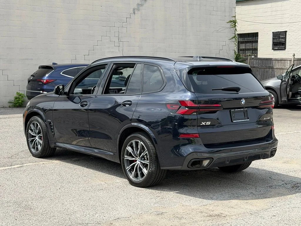 Used 2024 Black BMW xDrive40i image 5
