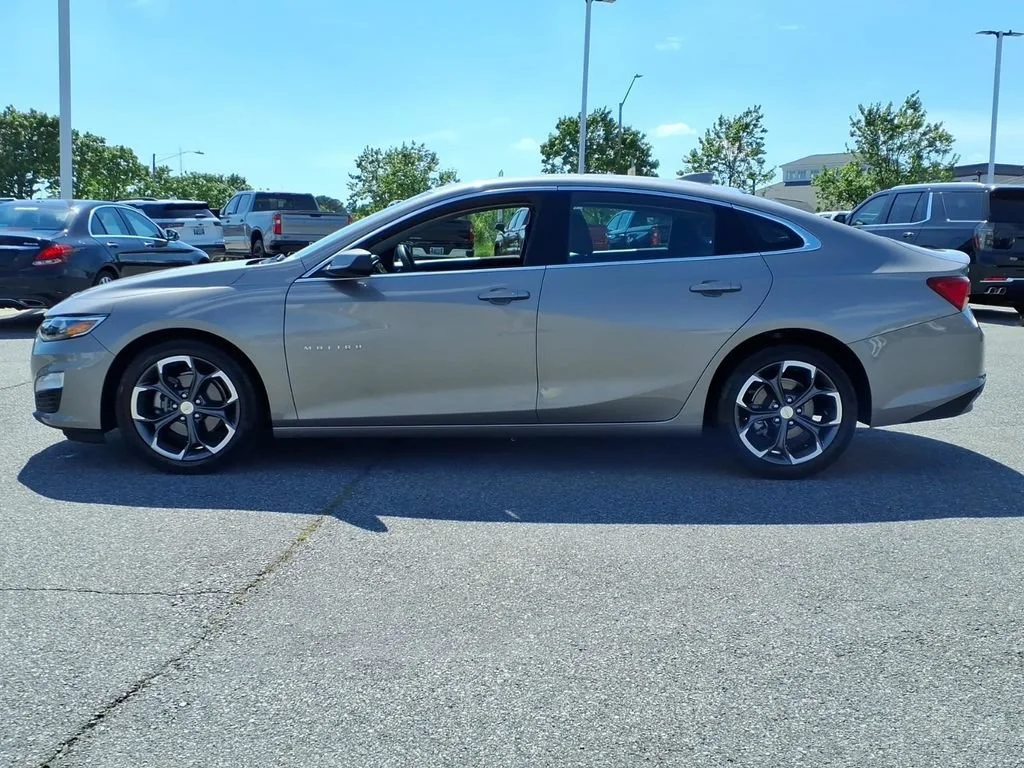 Used 2024 Mineral Gray Metallic Chevrolet 1LT image 31