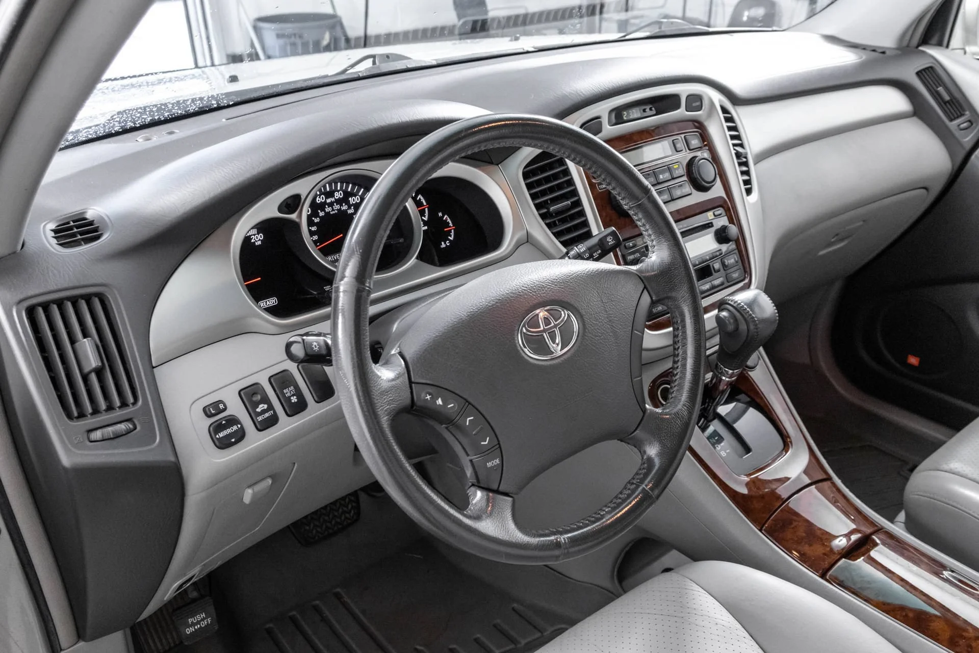 Used 2006  Toyota NA image 3