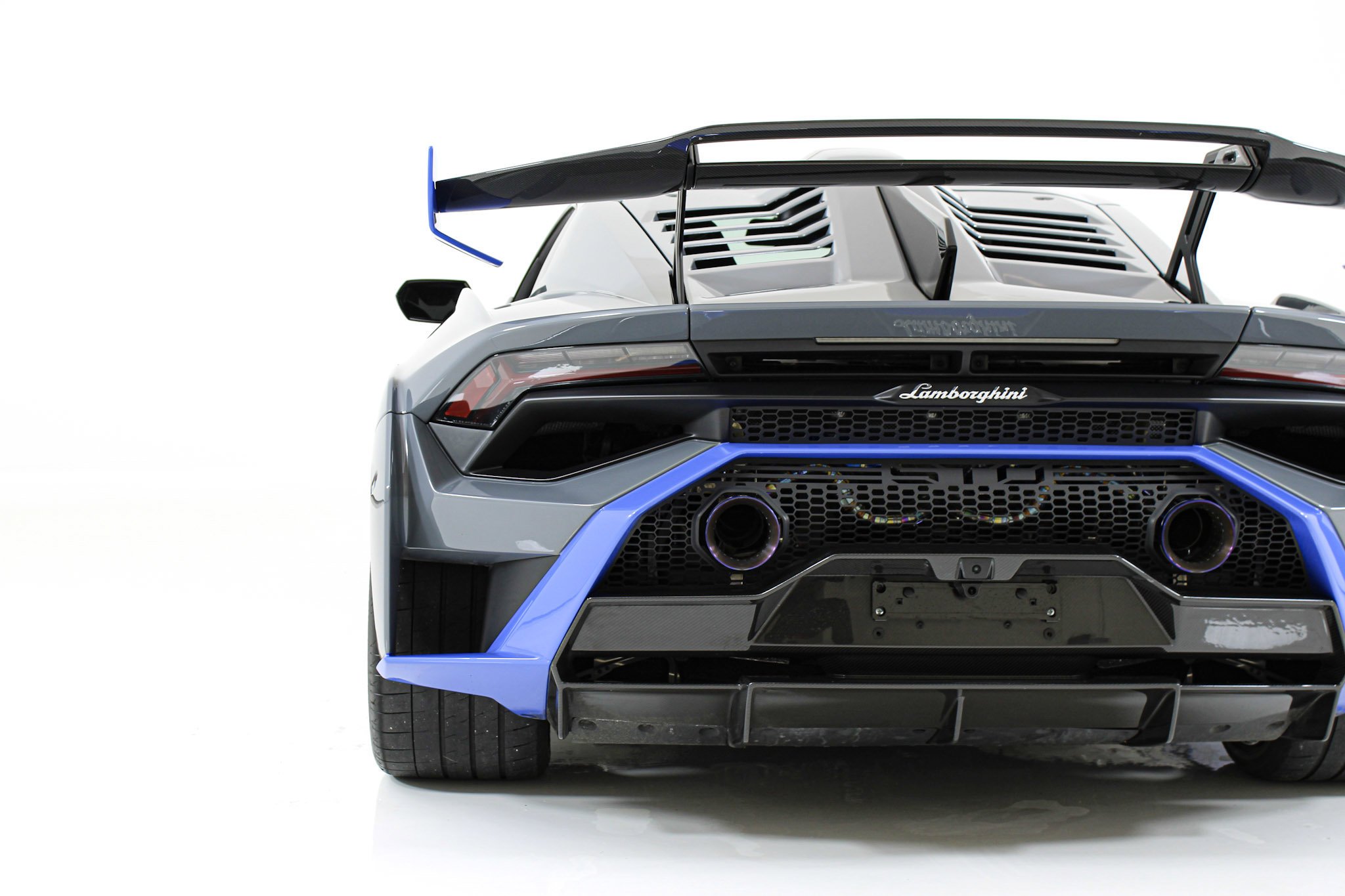 Used 2023 Gray Lamborghini  image 23