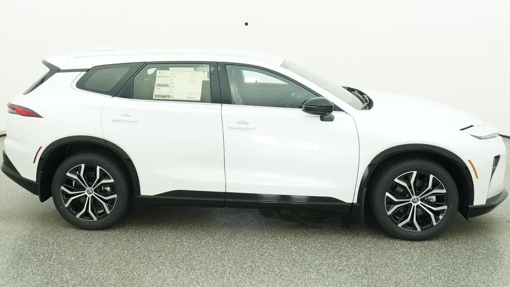 New 2026 Oxygen White Toyota XLE image 44