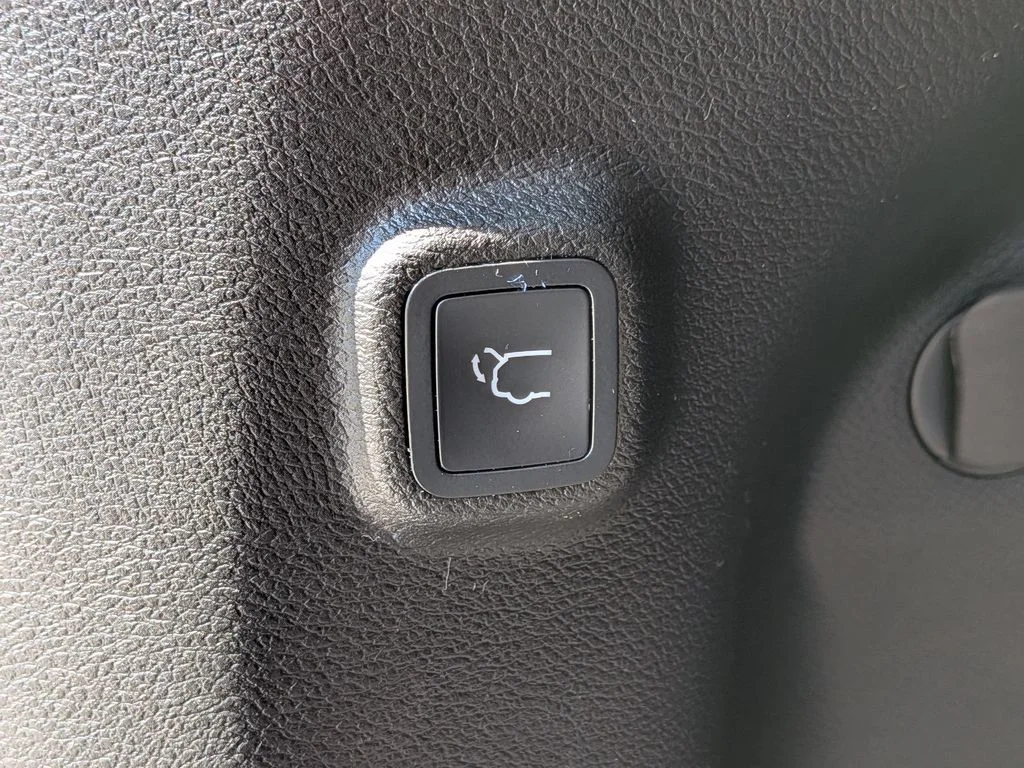 Used 2023 Black Jeep Altitude image 7