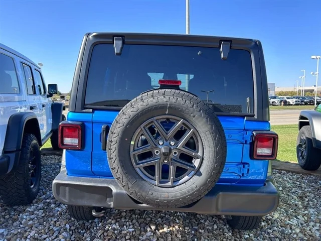 New 2026 Hydro Blue Pearl-Coat Exterior Paint Jeep Sport S image 4