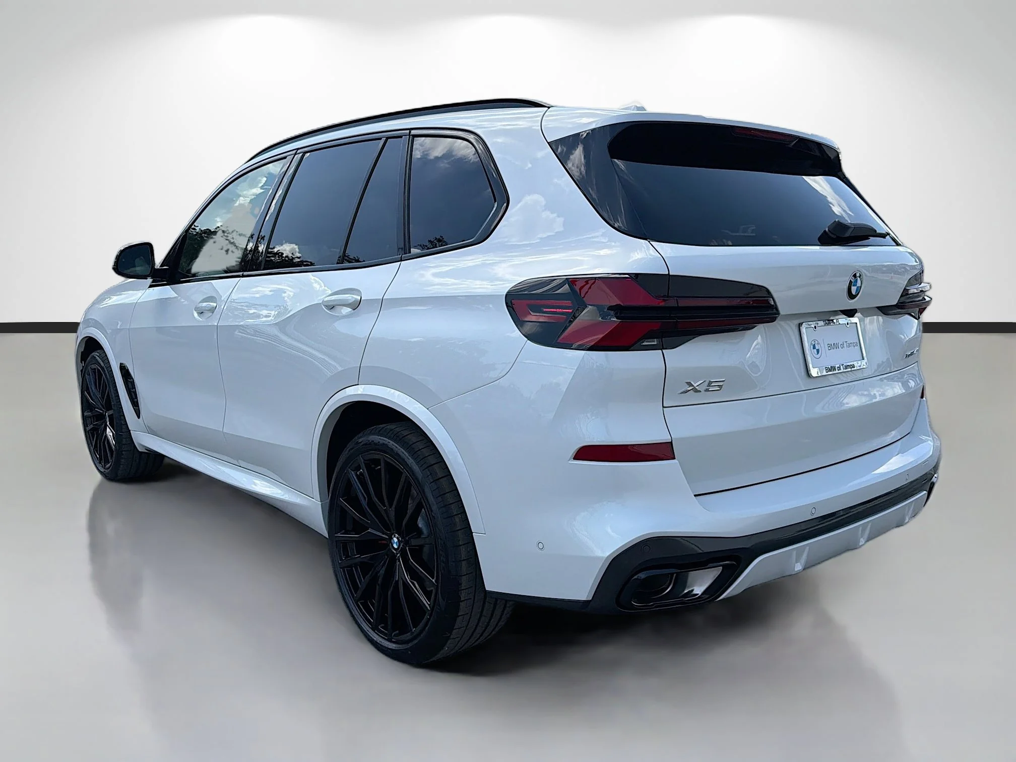 New 2026 Mineral White Metallic BMW xDrive40i image 5