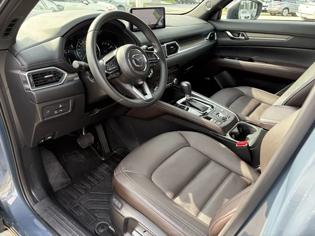 Used 2024  Mazda Signature AWD at Top of the Line. Turbo! Finance a image 16