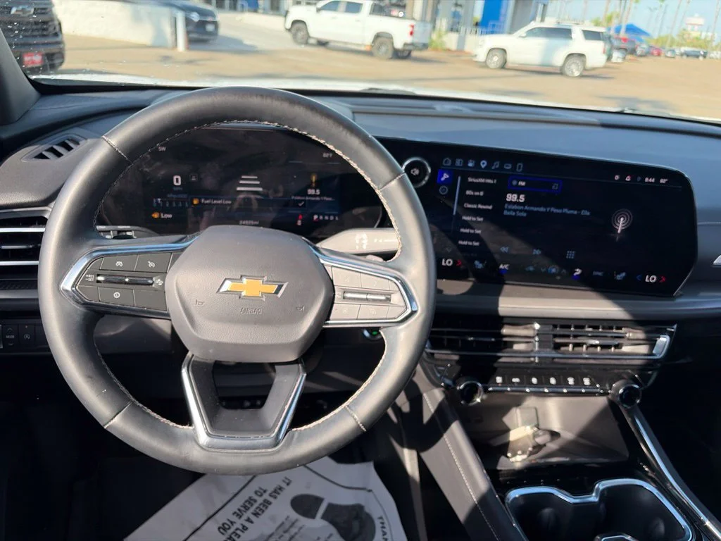 Used 2025 White Chevrolet LT image 9
