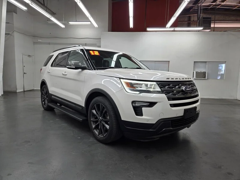 Used 2018 WHITE PLATINUM Ford XLT image 4