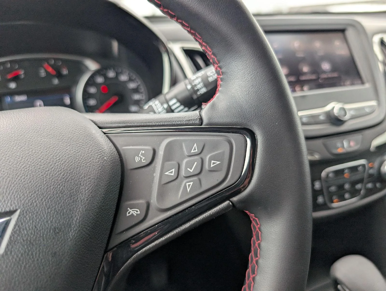 Used 2023 Summit White Chevrolet RS image 13