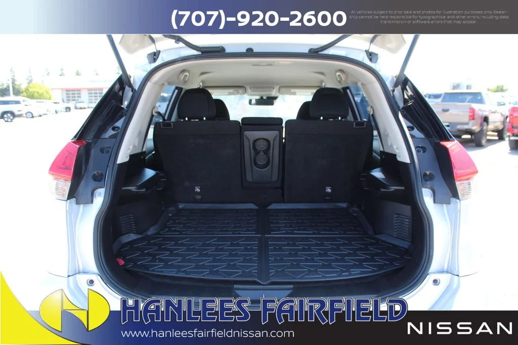 Used 2020 Silver Nissan S image 10