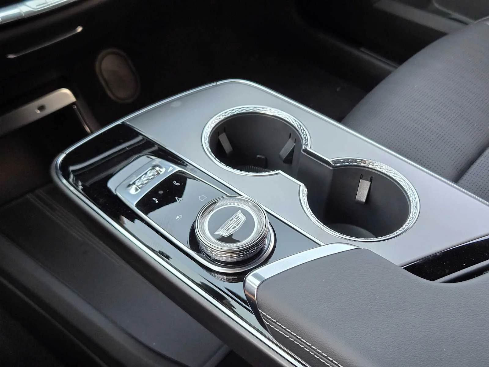 2027 Cadillac LYRIQ Luxury - Photo 14