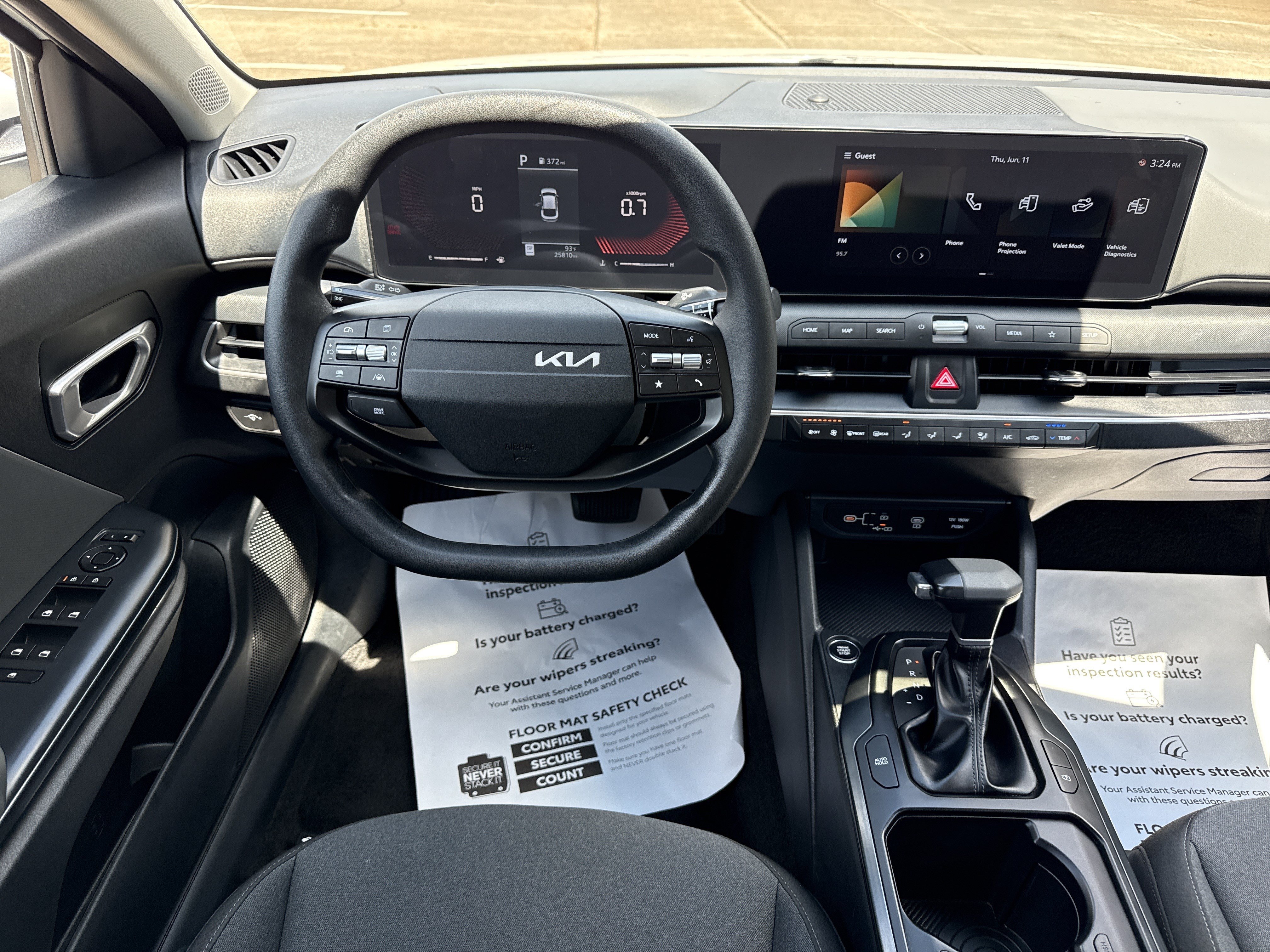 2025 Kia K4 LXS - Photo 15