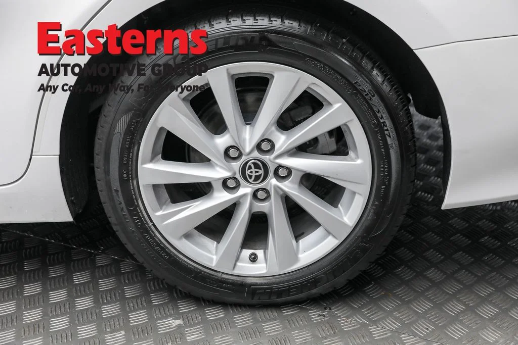 Used 2022 White Toyota LE image 8