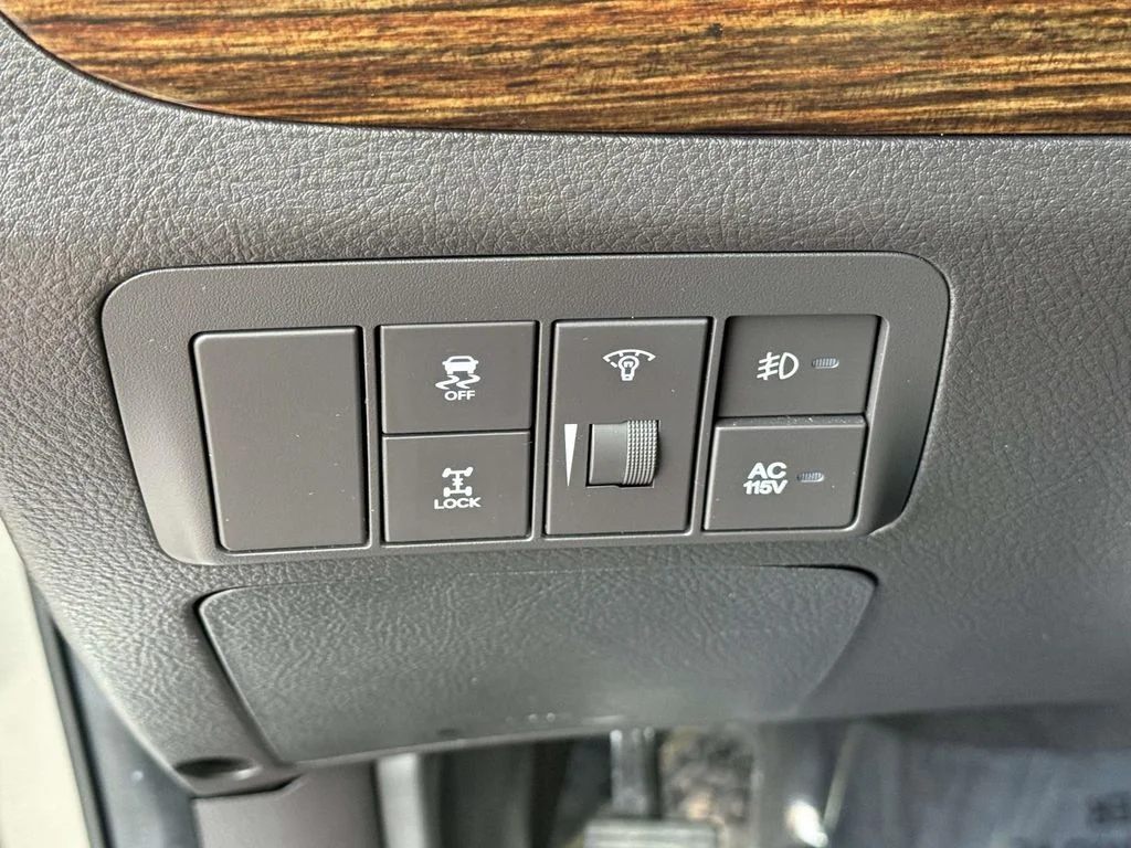 Used 2011 Gray Hyundai Limited image 31