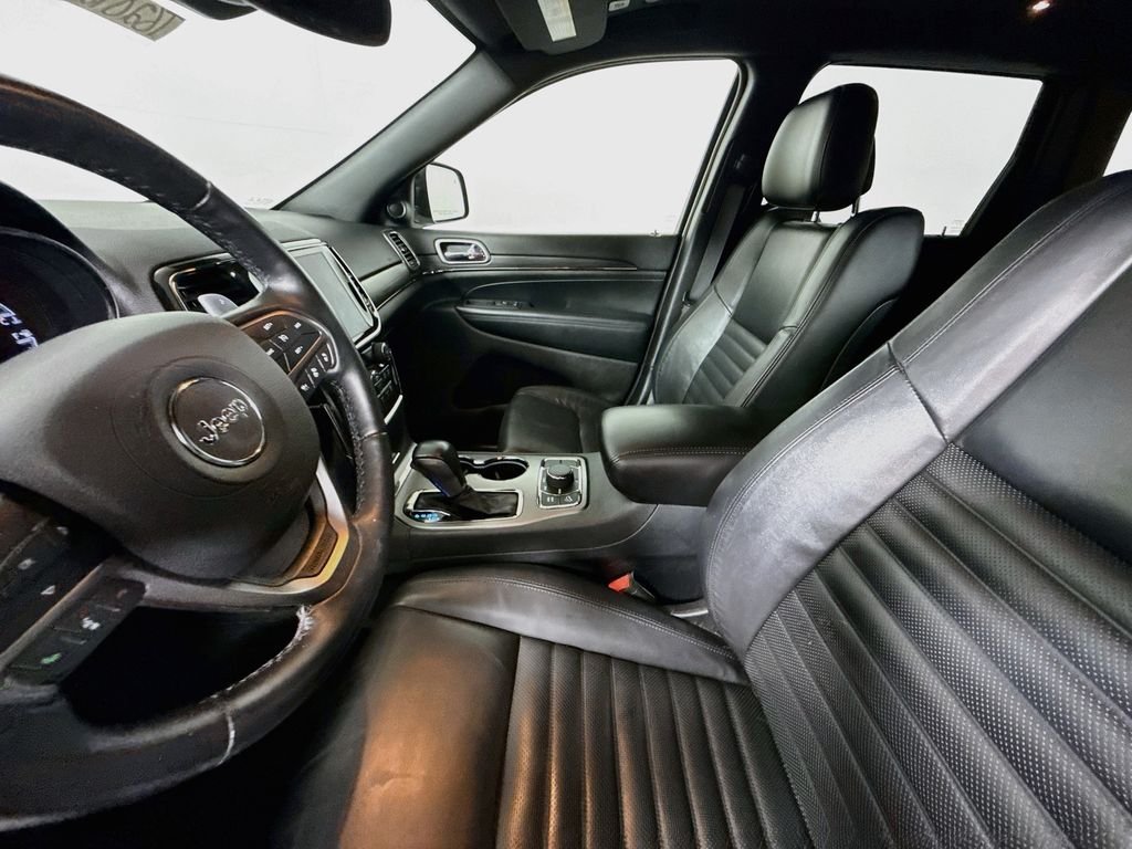 Used 2020 Diamond Black Crystal Pearlcoat Jeep Limited X image 18