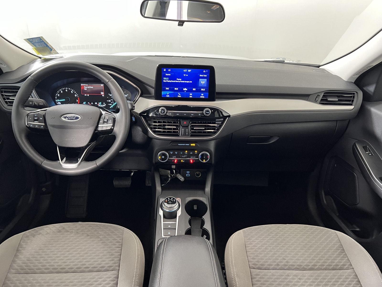 Used 2022 Wh Ford SE image 18