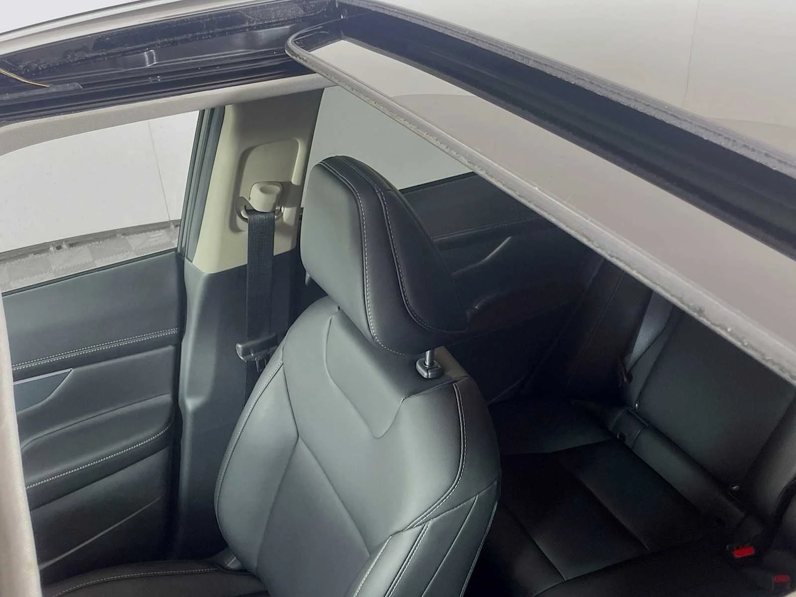 Used 2025 Boulder Gray Pearl/Super Black Nissan SL image 20