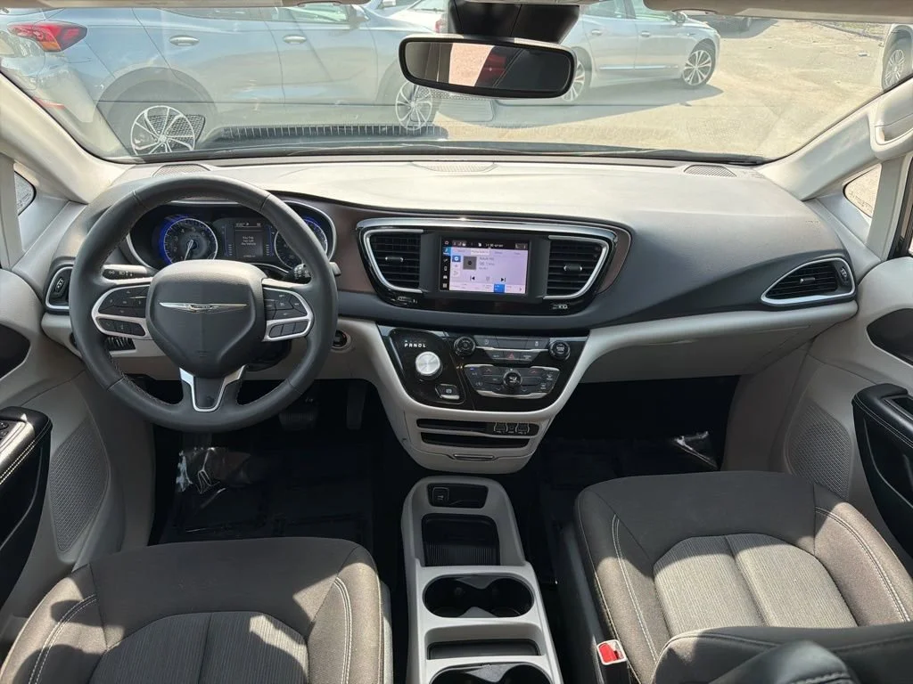 Used 2023 Black Chrysler LX image 21
