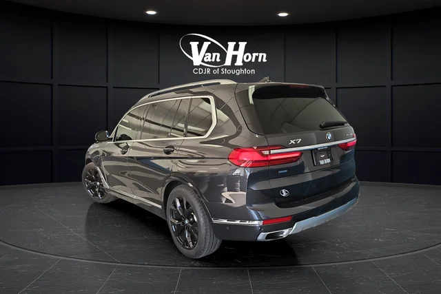 Used 2022 Dark Graphite BMW xDrive40i image 5