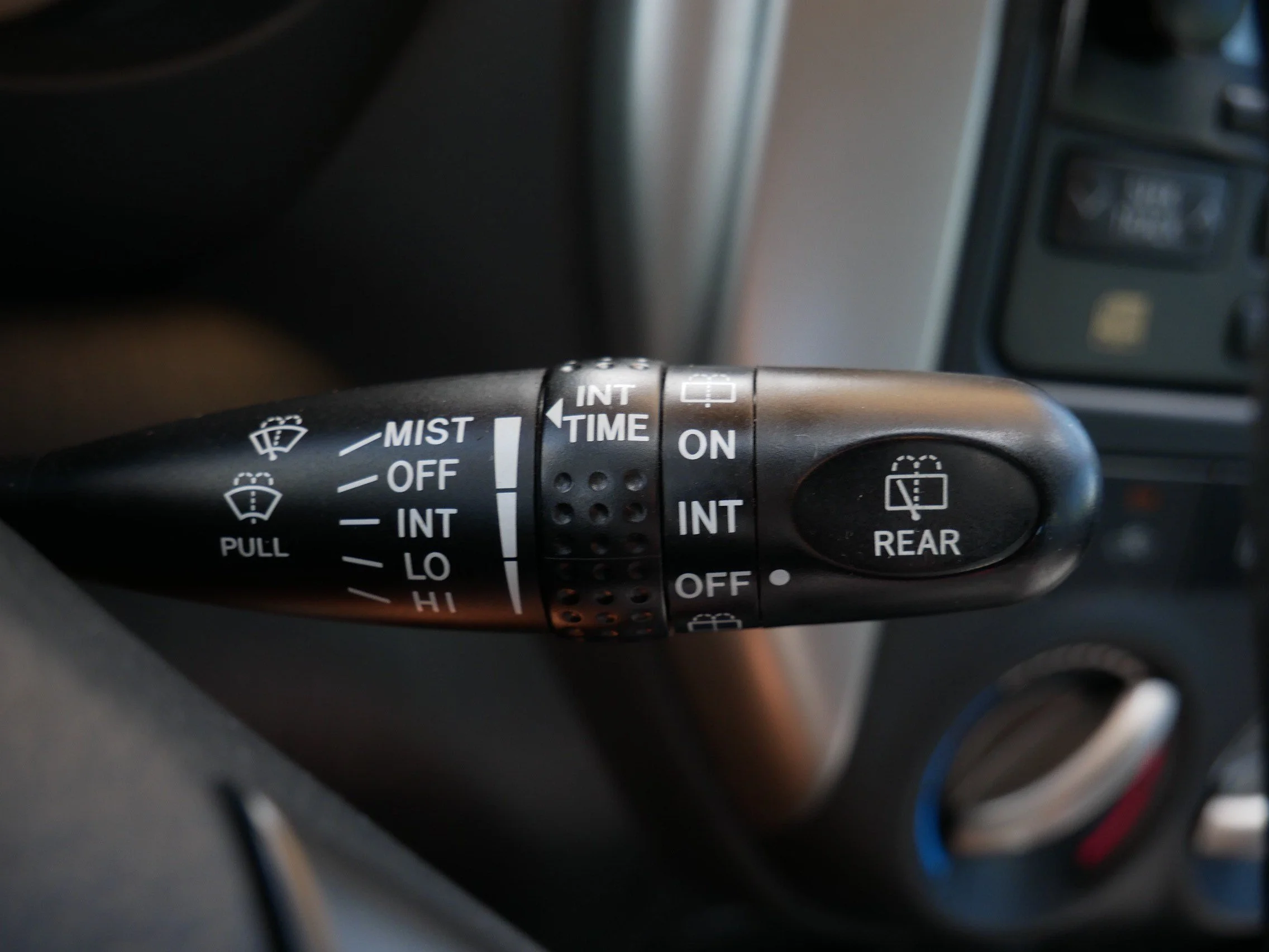 Used 2004 Titanium Metallic Toyota  image 30