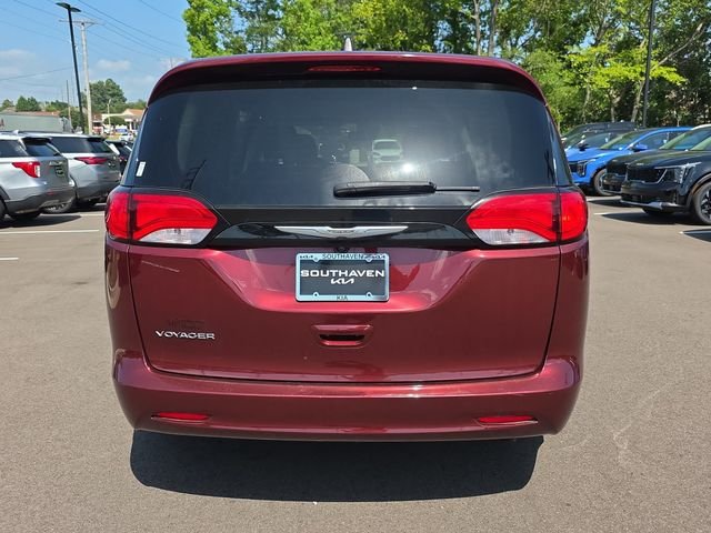 2023 Chrysler Voyager LX - Photo 4