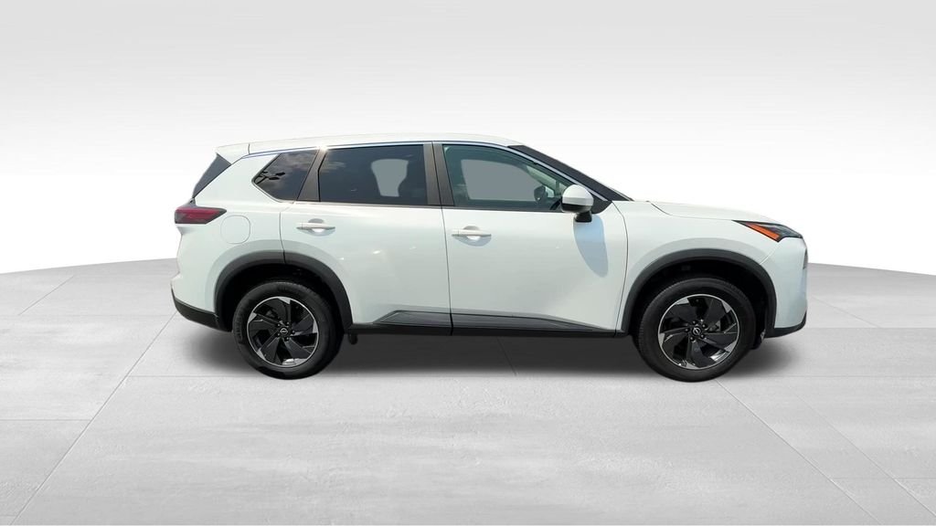 Used 2024 White Pearl Nissan SV image 8