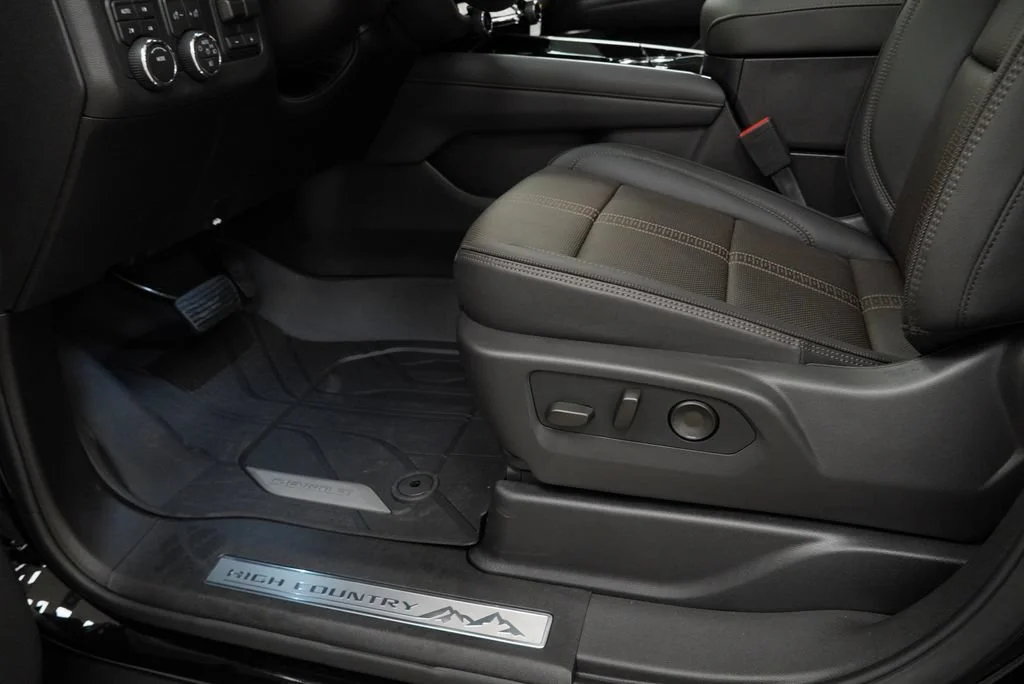 New 2026 Black Chevrolet High Country image 26