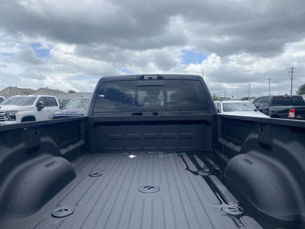 New 2026 Diamond Black Crystal Pearl-Coat Exterior Paint RAM Big Horn image 9
