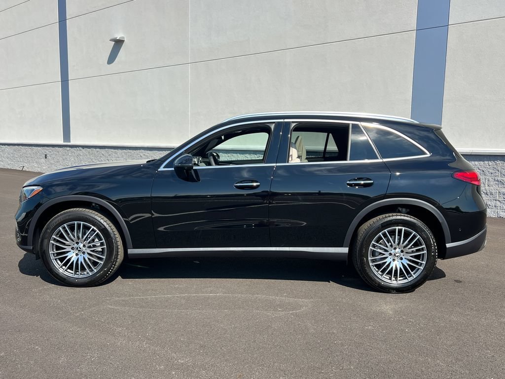 New 2027 Black Mercedes-Benz GLC 300 image 37