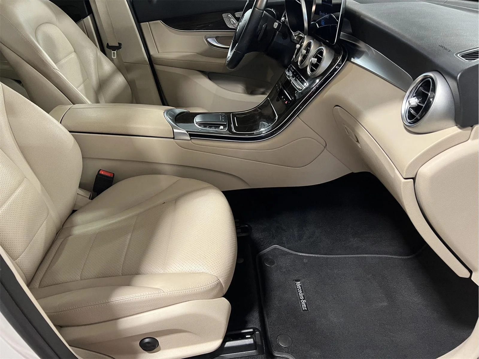 Used 2021 Polar White Mercedes-Benz GLC 300 image 15